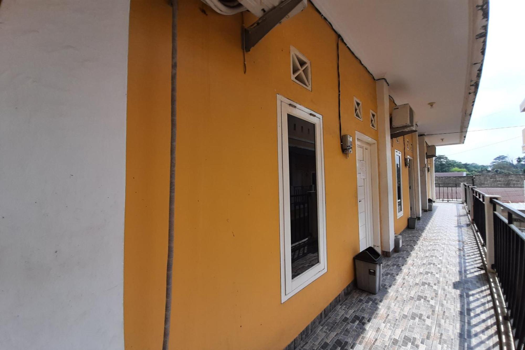Oyo Life Afny Kost 1 Hotel Palembang Exterior photo