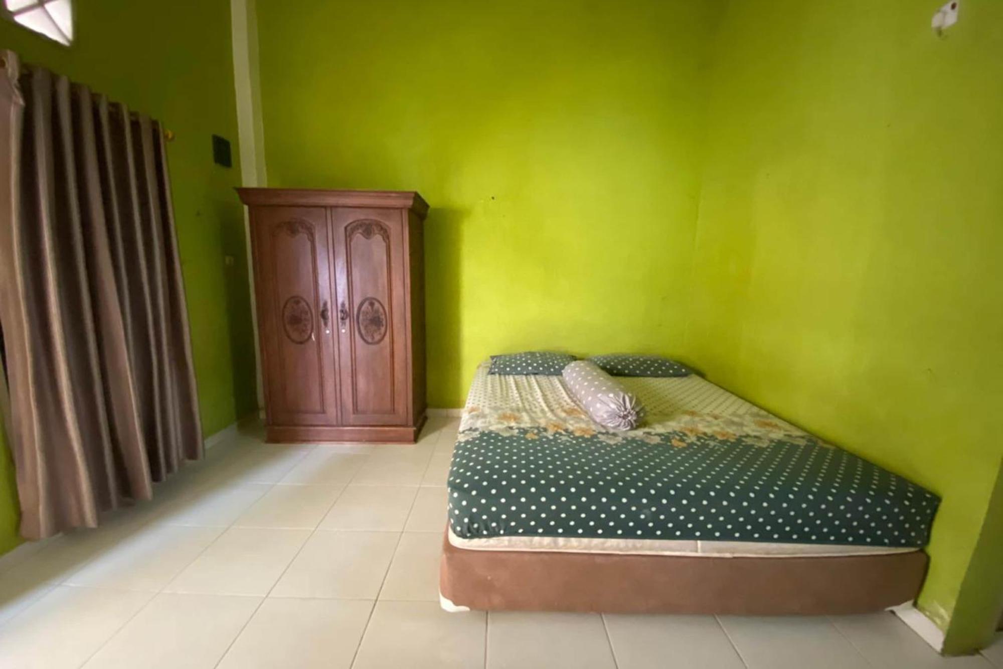 Oyo Life Afny Kost 1 Hotel Palembang Exterior photo
